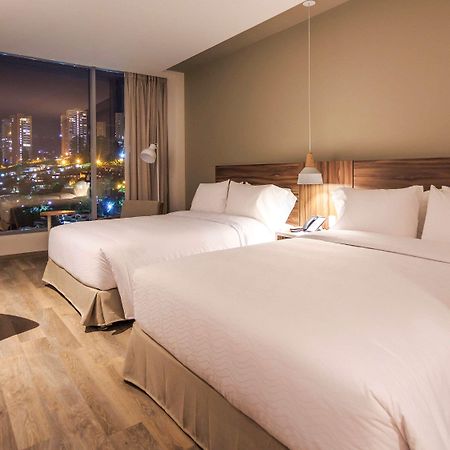 Novotel Medellin El Tesoro Dış mekan fotoğraf A room at the hotel