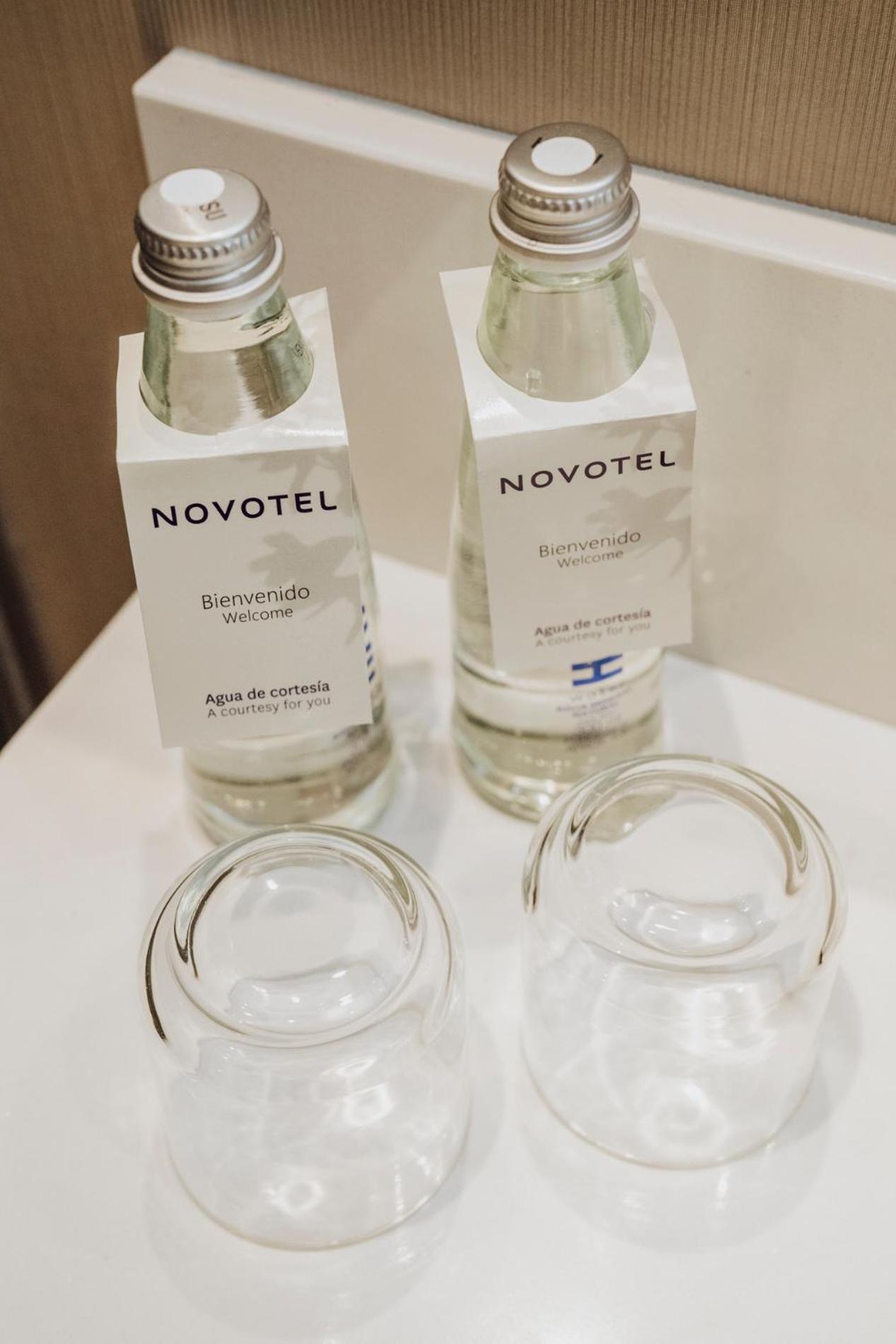 Novotel Medellin El Tesoro Dış mekan fotoğraf Bottled water in a hotel room