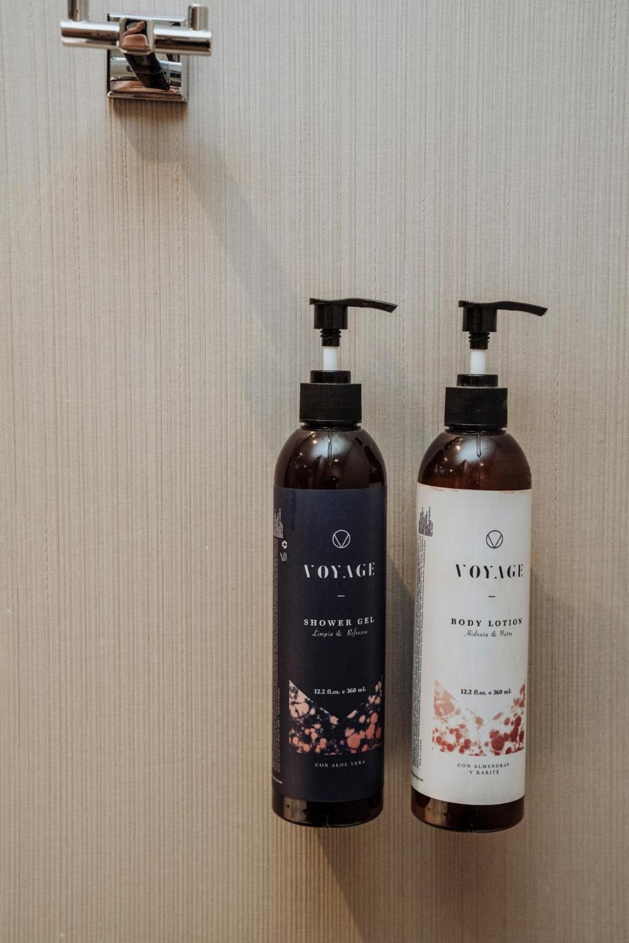 Novotel Medellin El Tesoro Dış mekan fotoğraf Shower gel and body lotion