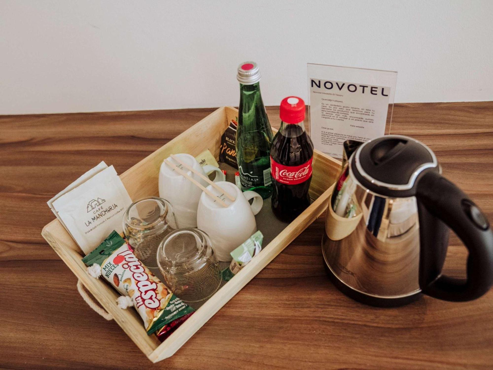 Novotel Medellin El Tesoro Dış mekan fotoğraf A kettle and a tray of snacks and drinks in a hotel room