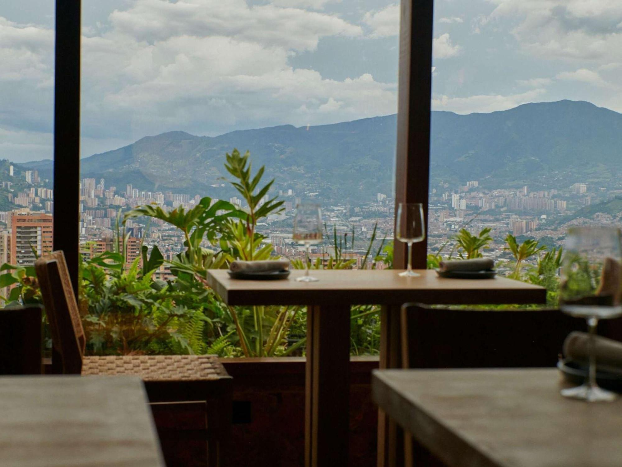 Novotel Medellin El Tesoro Dış mekan fotoğraf View from the restaurant